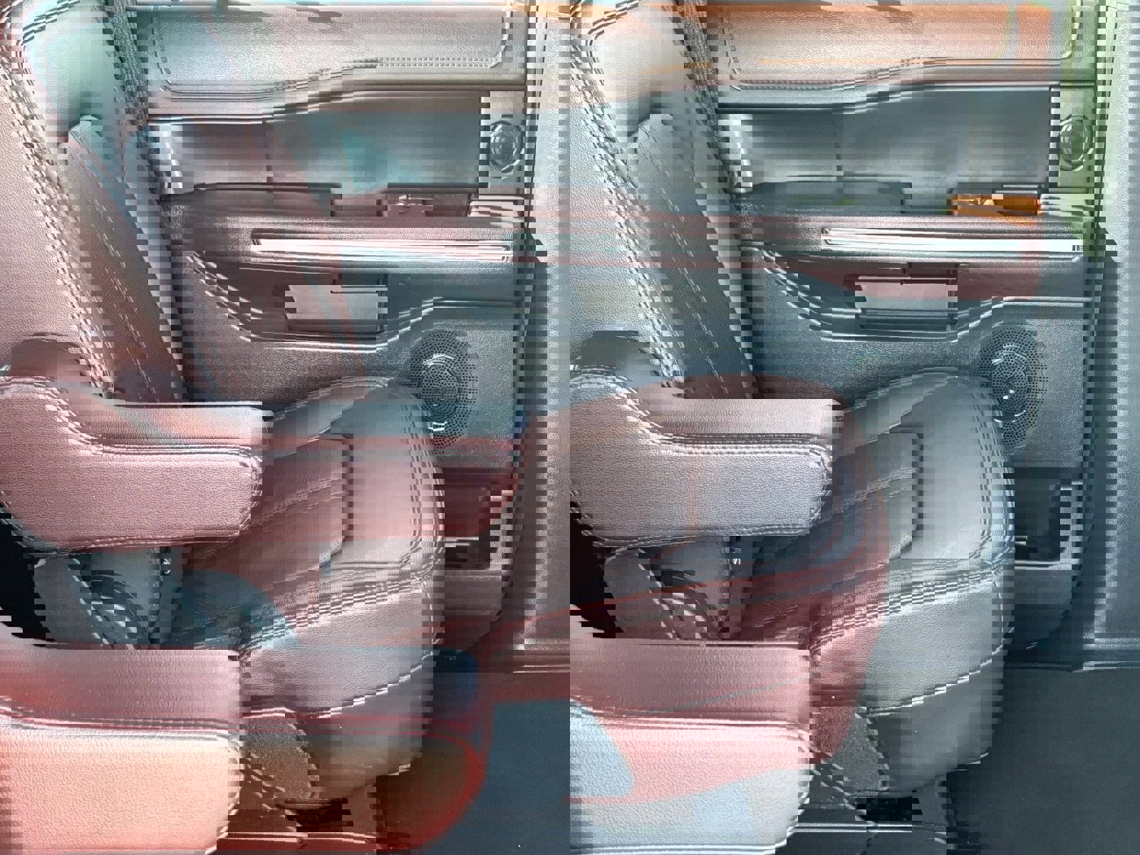 Used 2024 Ford Expedition Limited image 12