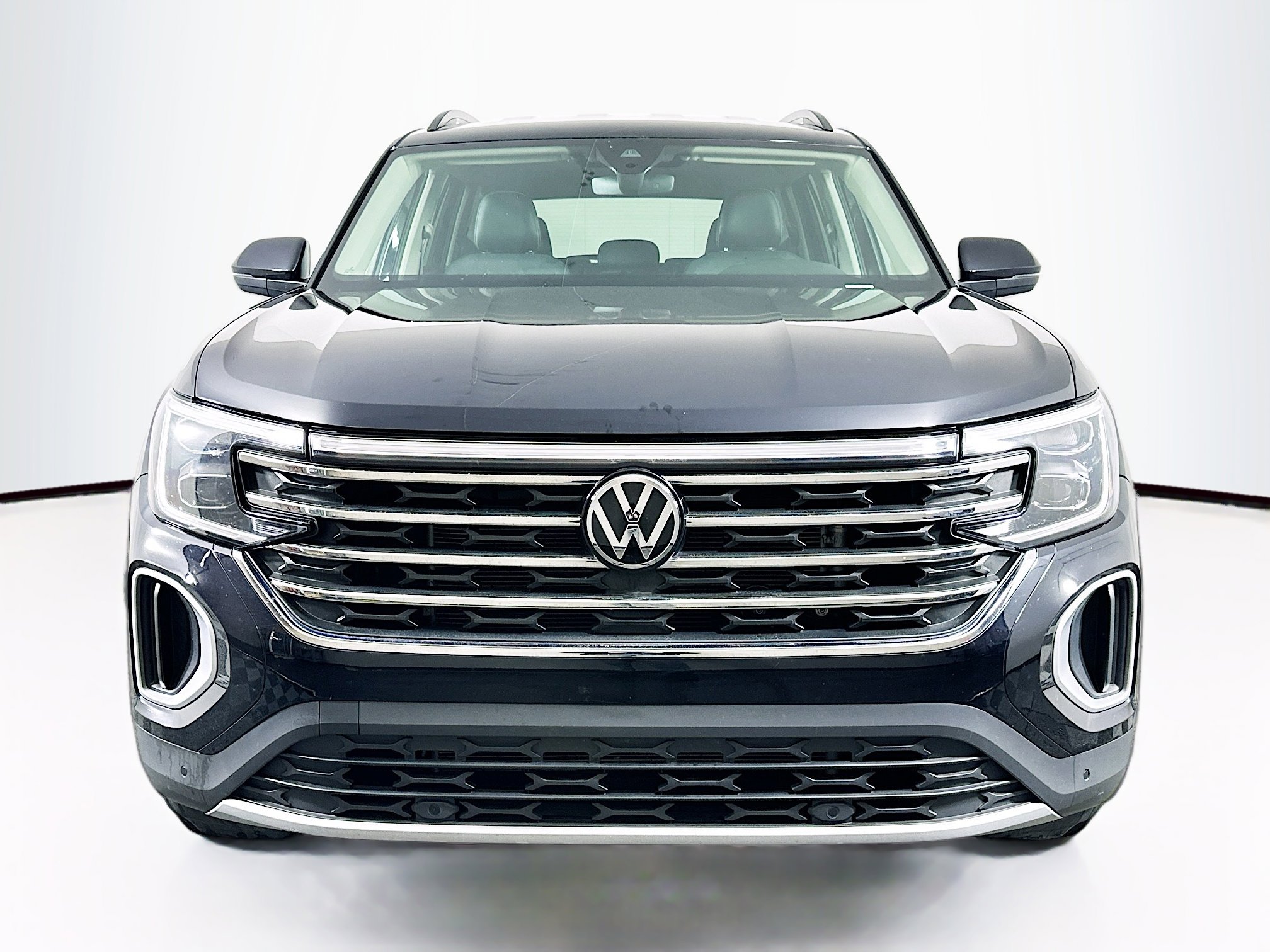 Used 2025 Volkswagen Atlas SE image 2