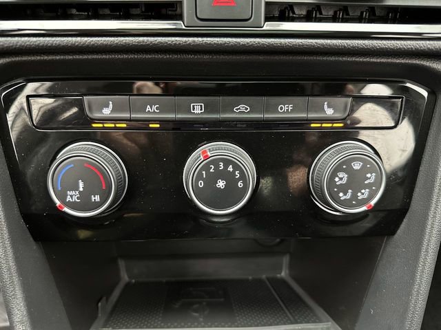 Used 2023 Volkswagen Taos SE w/ Panoramic Sunroof Package AWD/4WD image 18