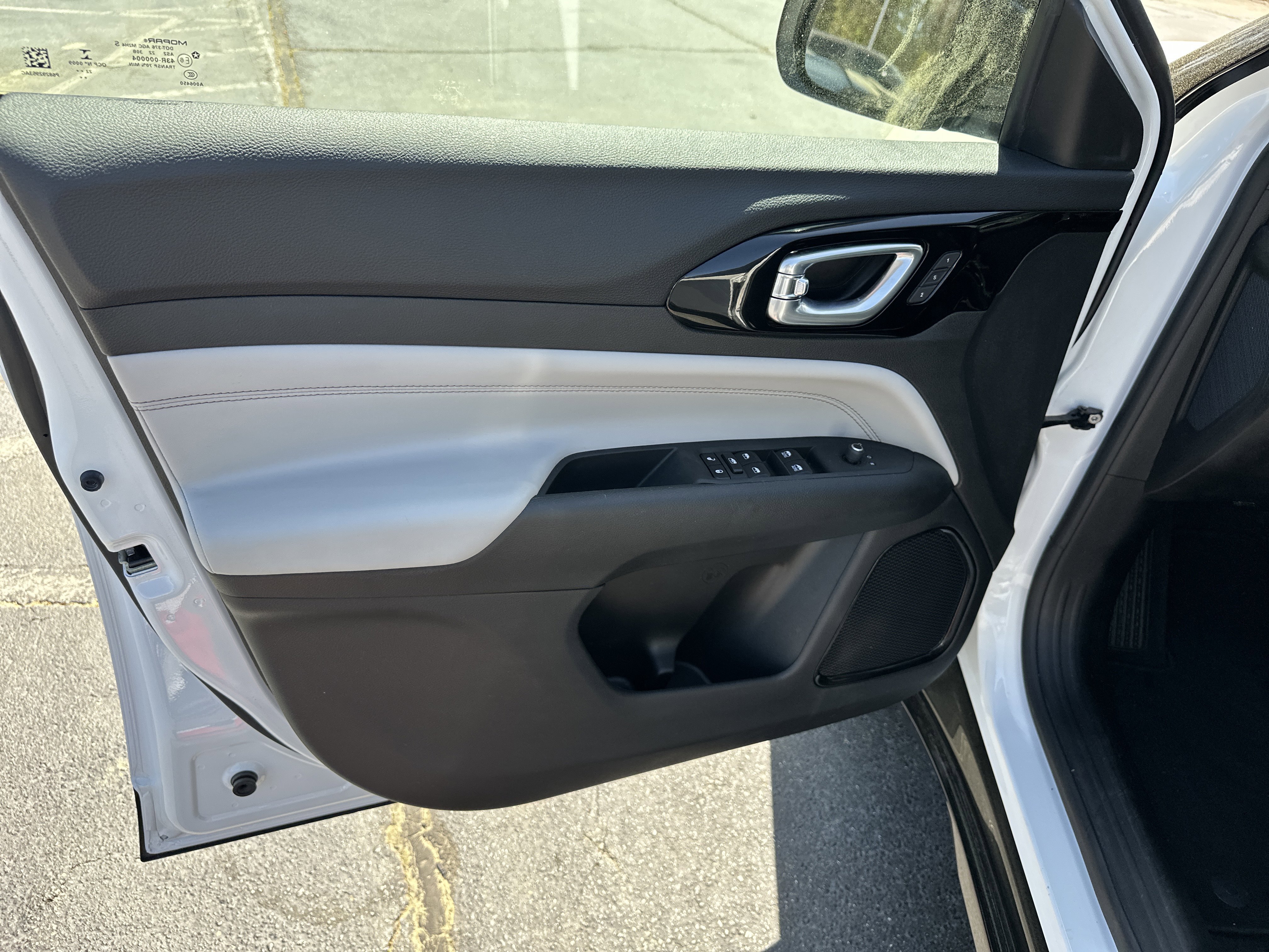 Used 2023 Jeep Compass Limited w/ Elite Group image 12