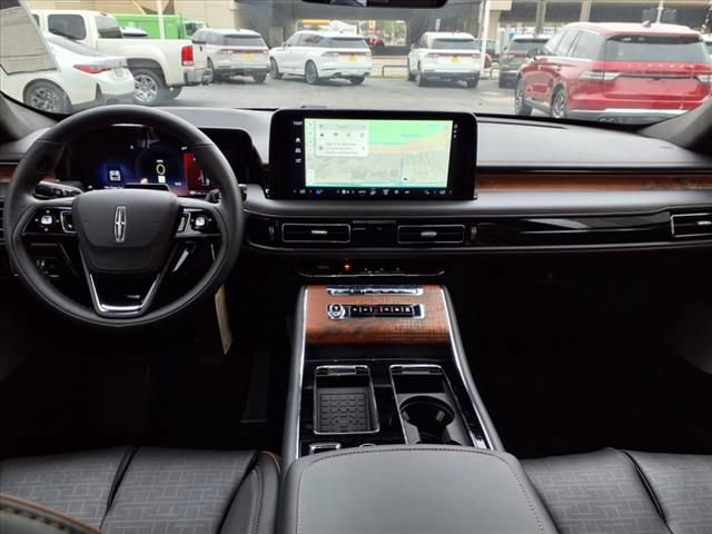 New 2025 Lincoln Aviator Black Label AWD/4WD image 6