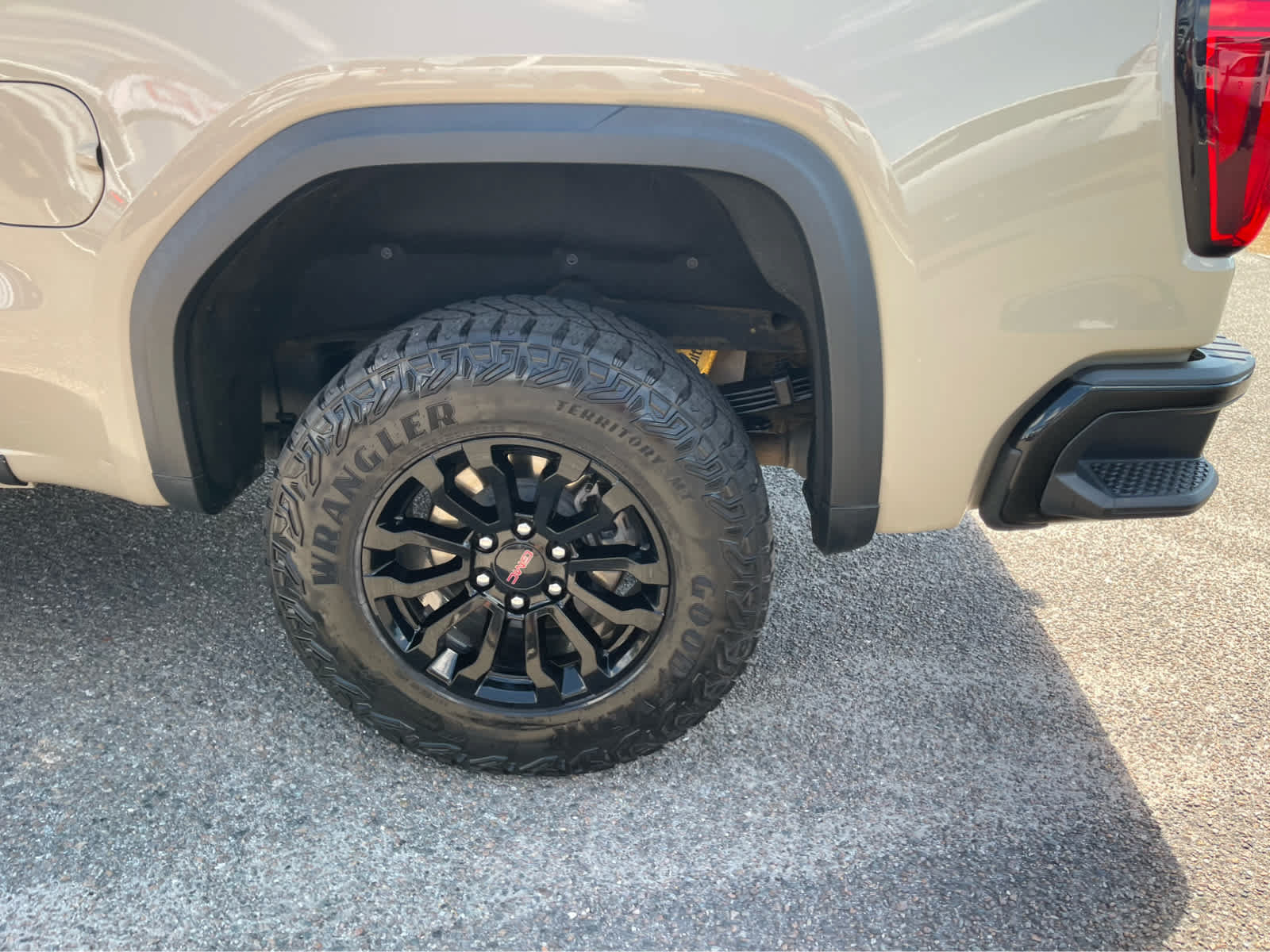 Used 2023 GMC Sierra 1500 AT4X AWD/4WD image 8