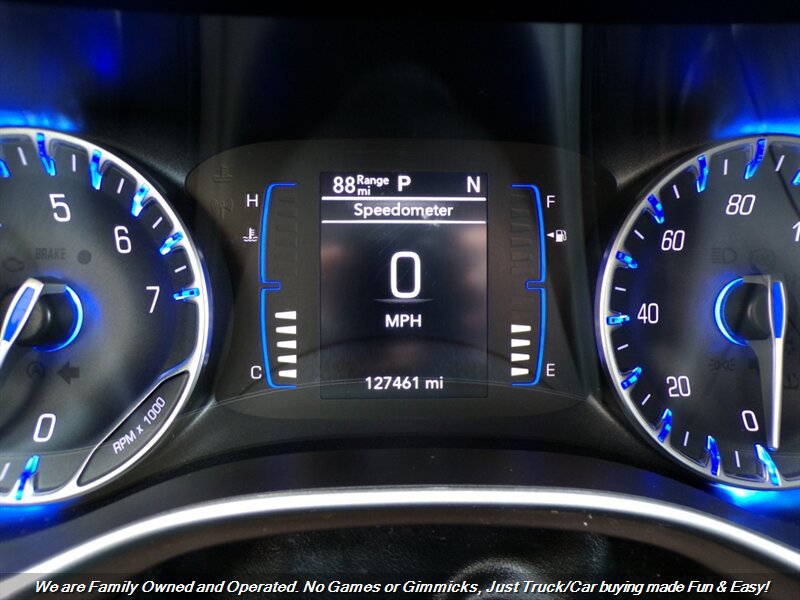 Used 2018 Chrysler Pacifica Touring-L FWD image 12