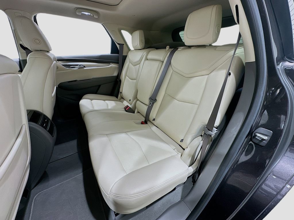 Used 2018 Cadillac XT5 Luxury w/ Driver Awareness Package image 26