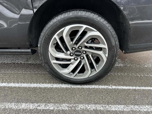 Used 2025 Lincoln Navigator L Reserve image 13