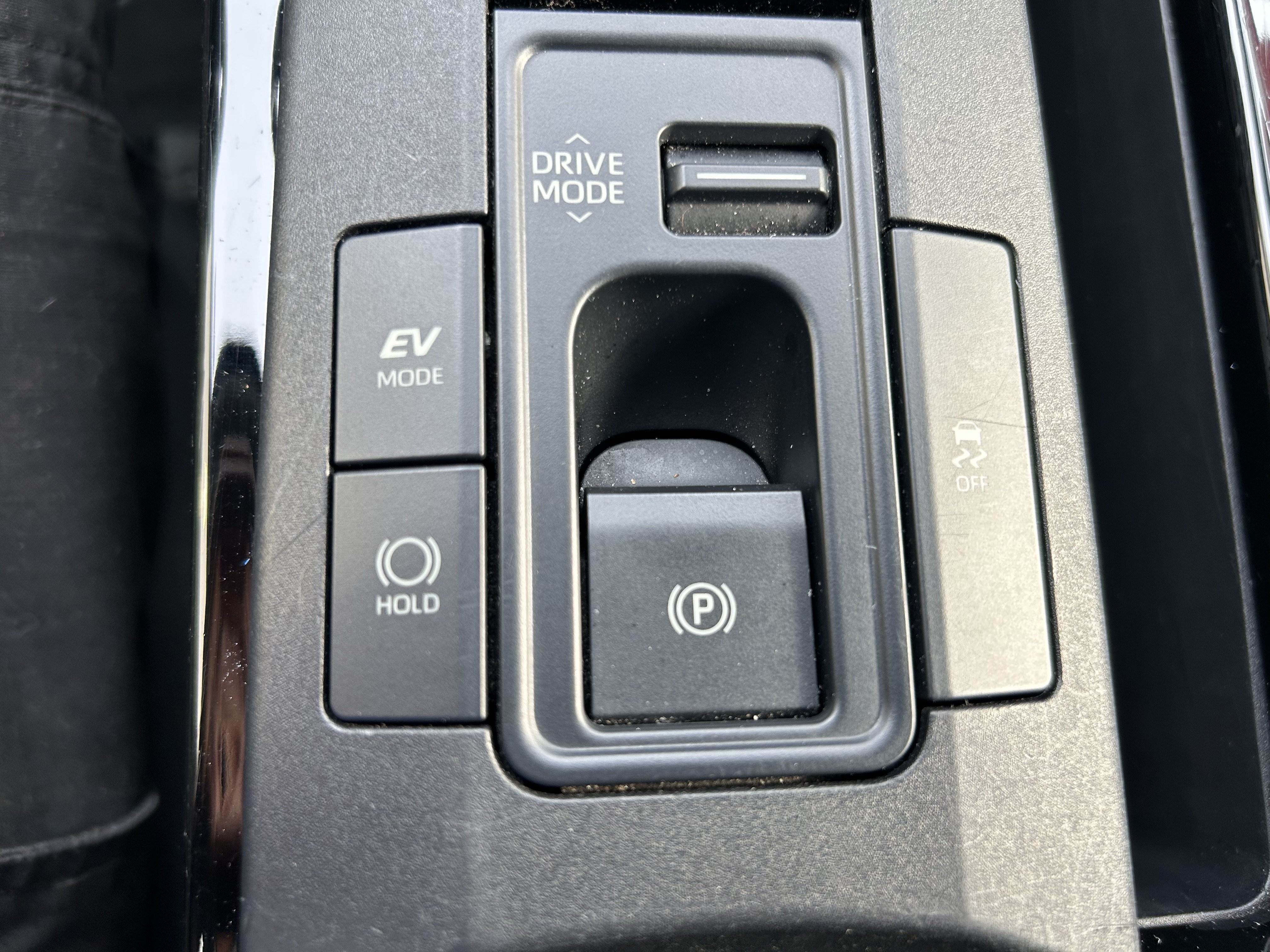 Used 2024 Toyota Prius LE FWD image 28