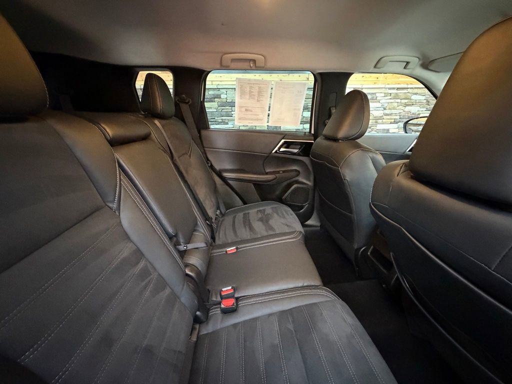Used 2023 Mitsubishi Outlander SE image 31