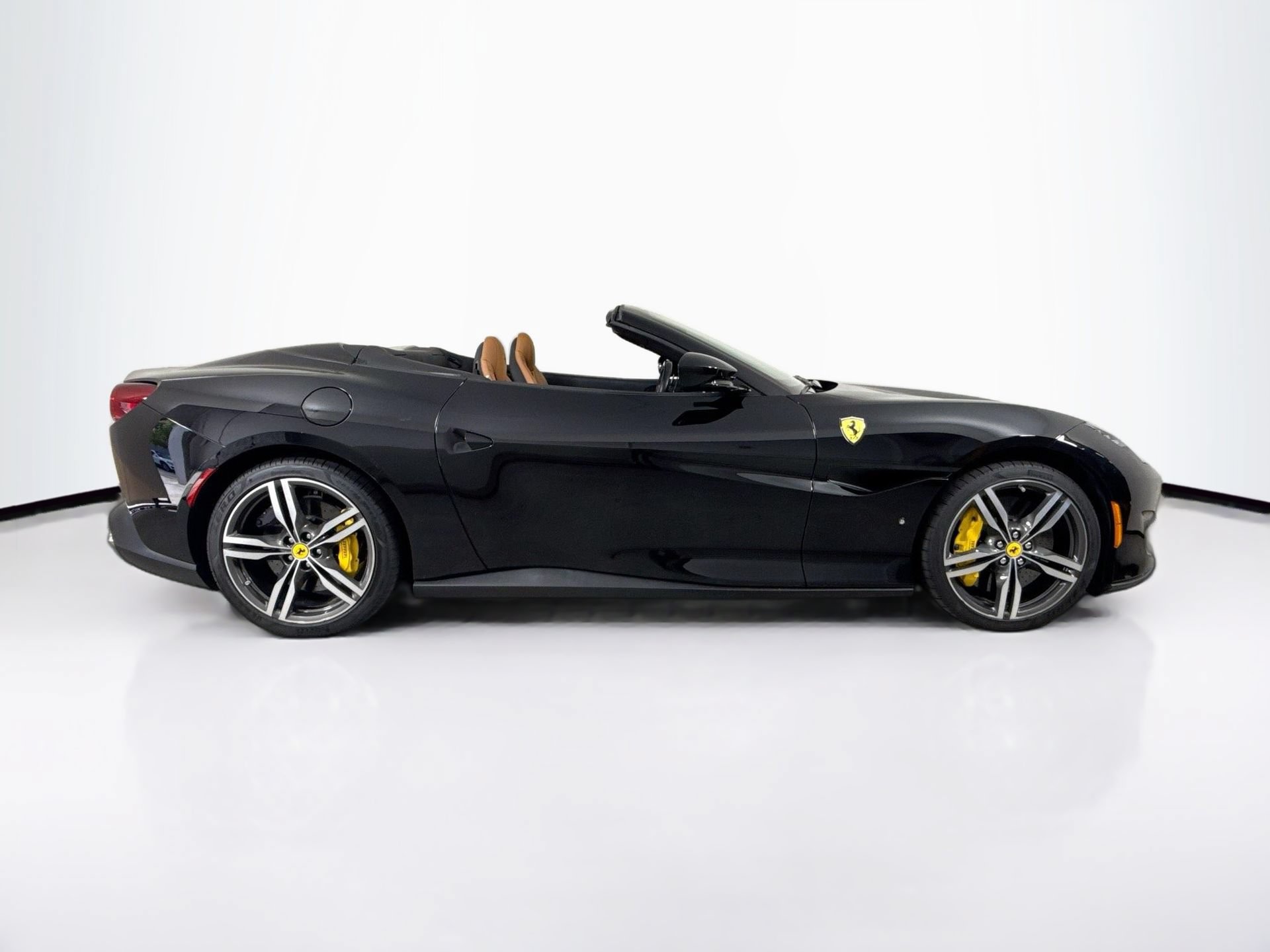 Certified 2019 Ferrari Portofino RWD image 8