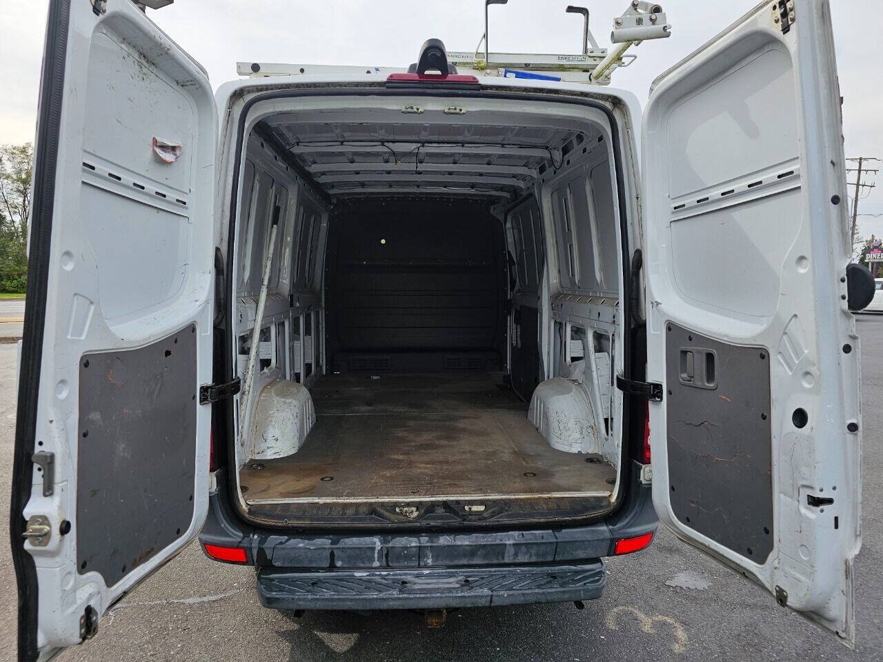Used 2014 Mercedes-Benz Sprinter 2500 image 18