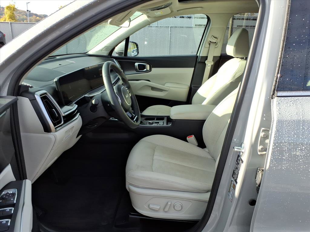 Used 2024 Kia Sorento S w/ Panoramic Sunroof Package image 9