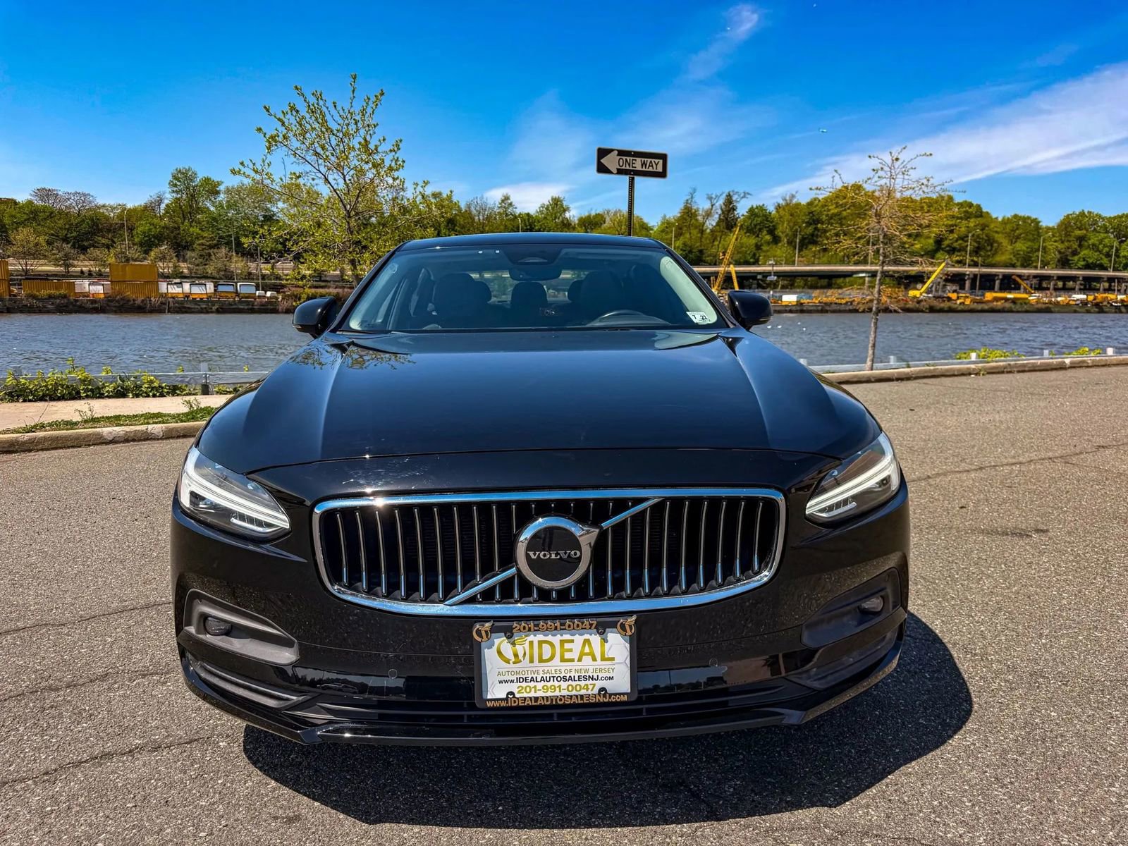 Used 2022 Volvo S90 B6 Momentum AWD/4WD image 3