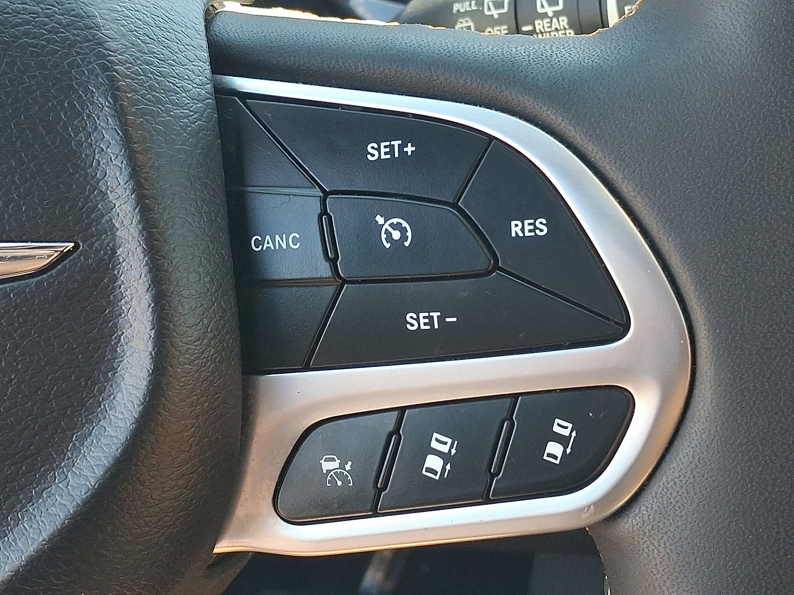 Used 2022 Chrysler Pacifica Pinnacle AWD/4WD image 24