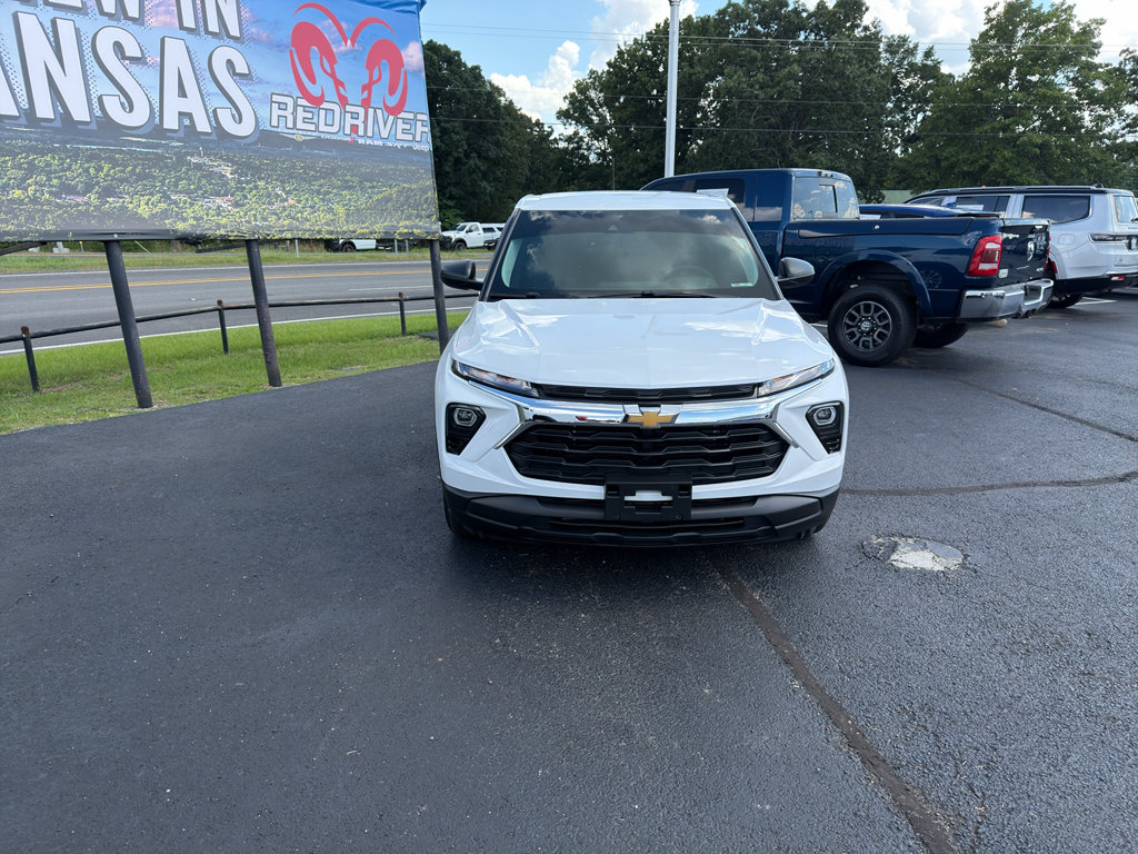 Used 2026 Chevrolet TrailBlazer LS FWD image 2