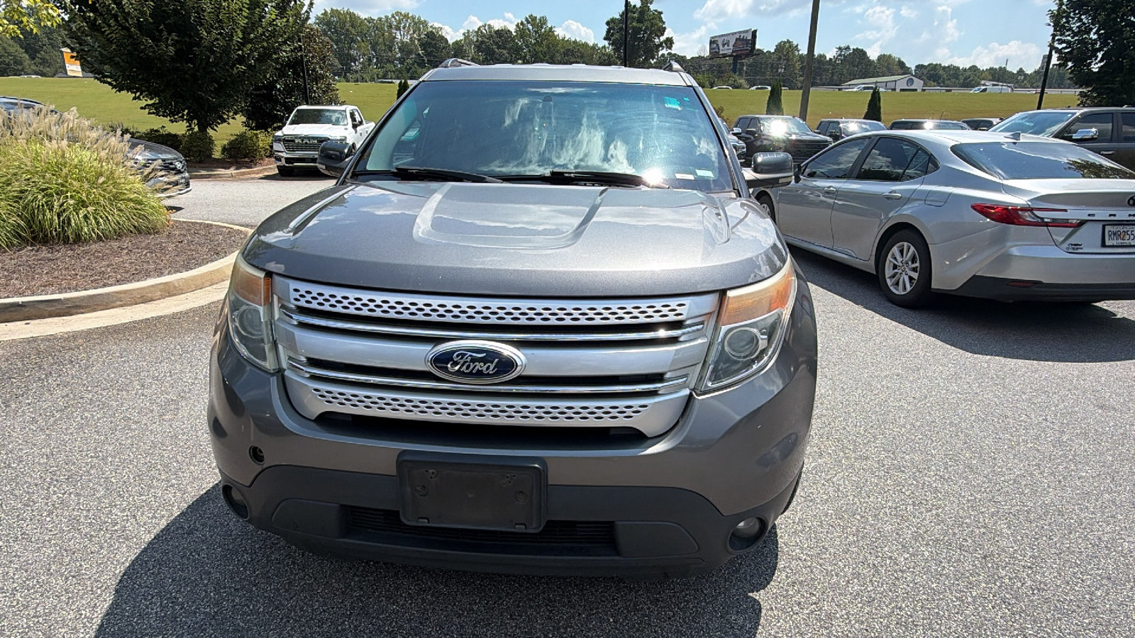 Used 2013 Ford Explorer XLT FWD image 3