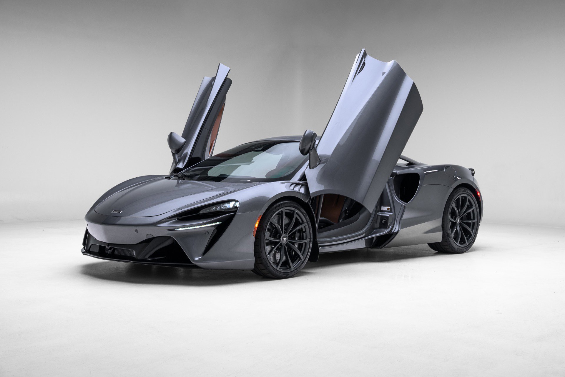Used 2023 McLaren Artura image 6