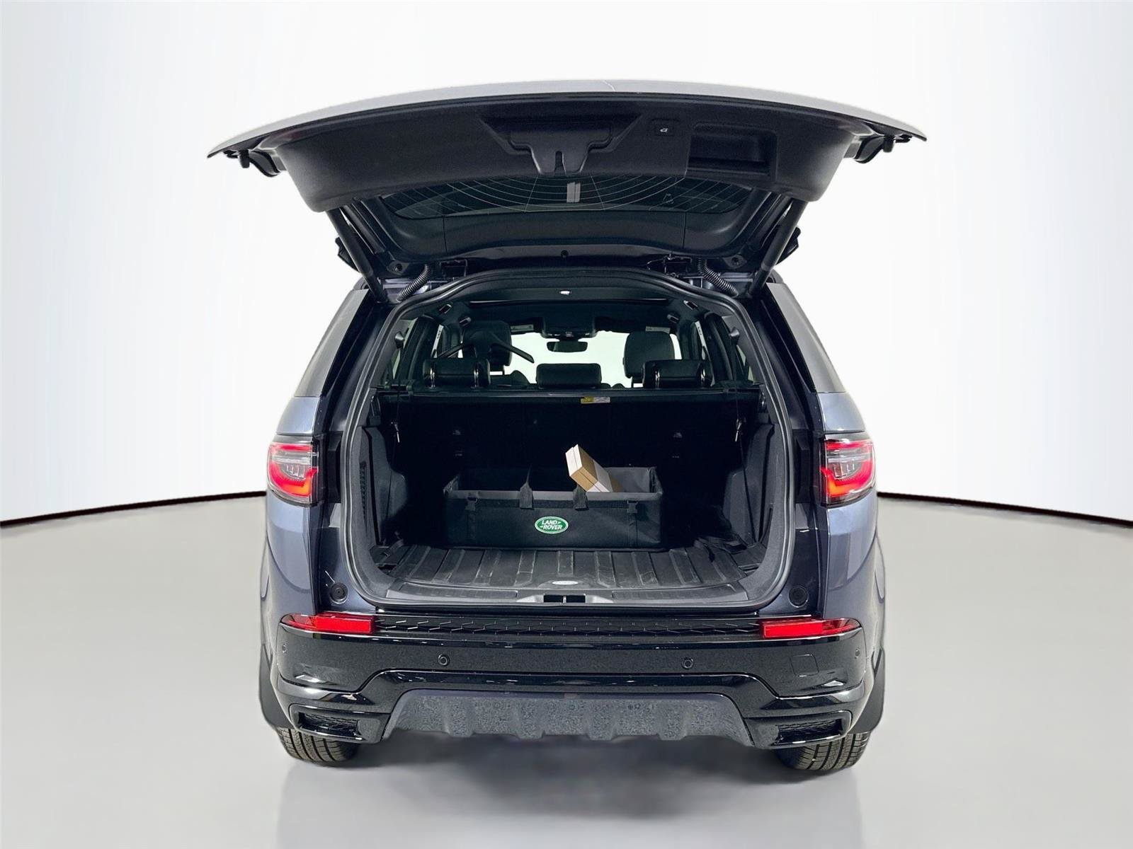 Certified 2025 Land Rover Discovery Sport Dynamic SE AWD/4WD image 19