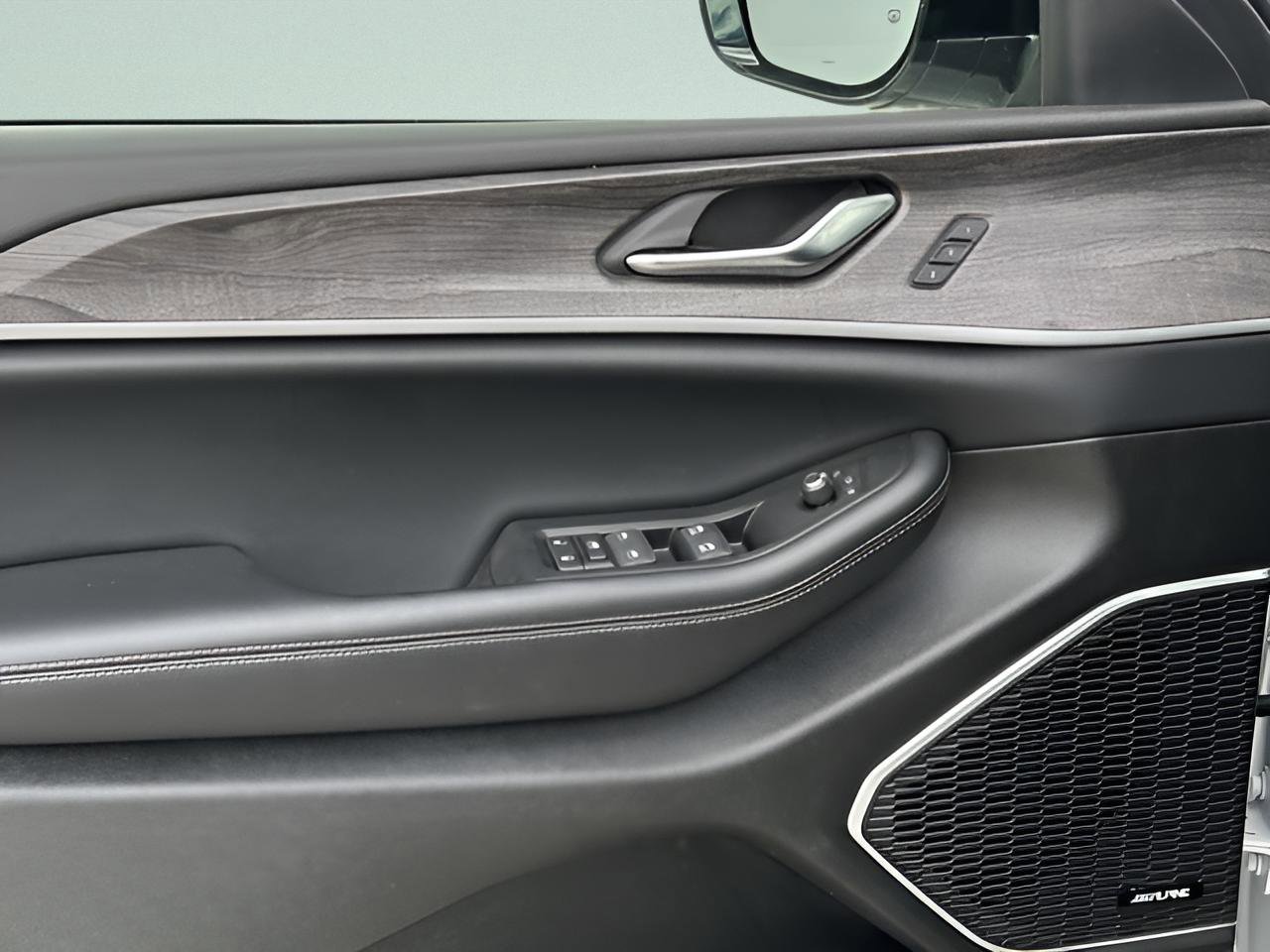 Used 2024 Jeep Grand Cherokee Limited 4xe image 25