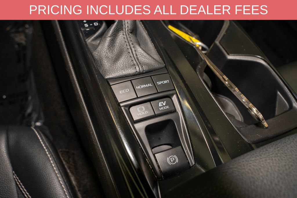 Used 2025 Toyota Camry SE FWD image 16