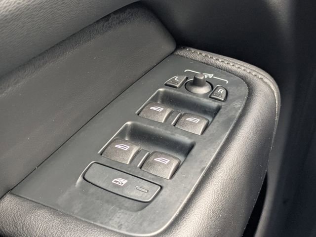 Certified 2025 Volvo XC60 B5 Core image 30