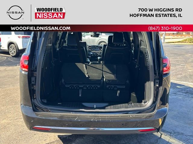 Used 2025 Chrysler Pacifica Select image 20