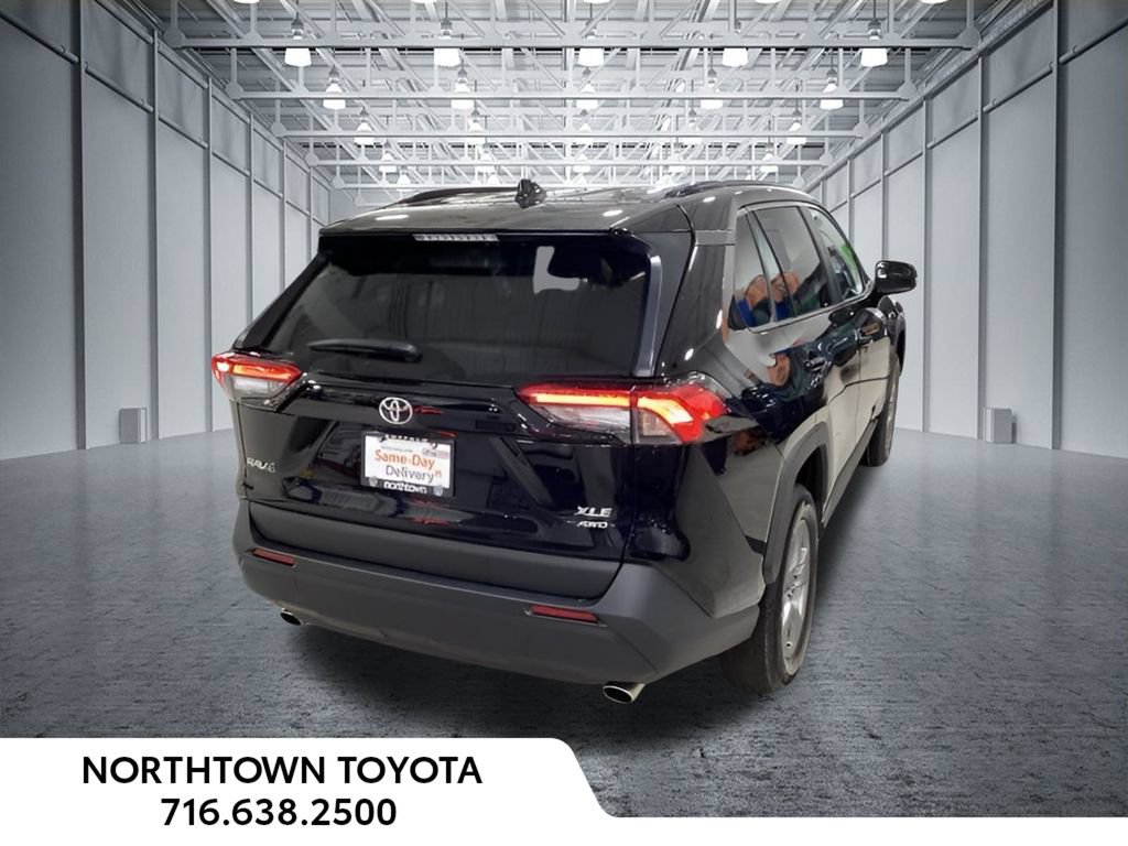 Used 2025 Toyota RAV4 XLE AWD/4WD image 7