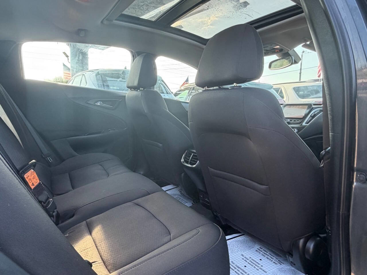 Used 2018 Chevrolet Malibu LT FWD image 19