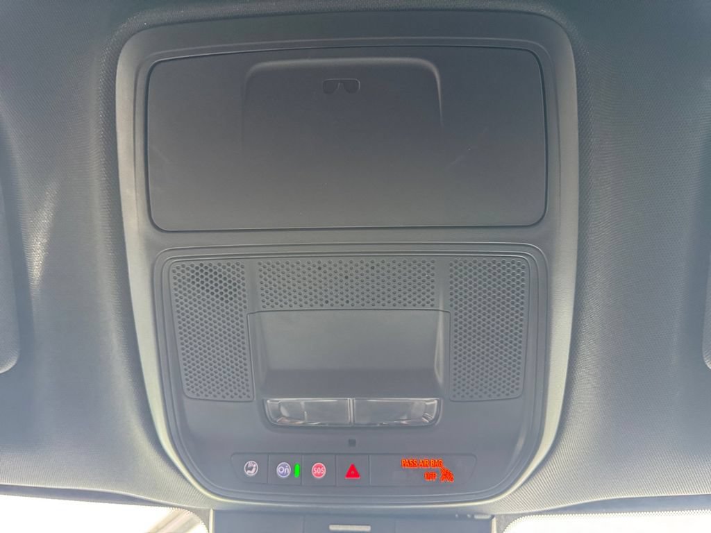 Used 2025 GMC Acadia Elevation FWD image 26