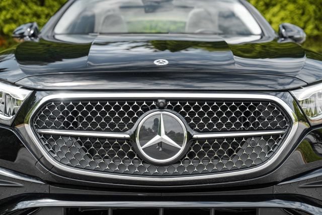 Used 2025 Mercedes-Benz E 350 4MATIC Sedan w/ Winter Package image 17