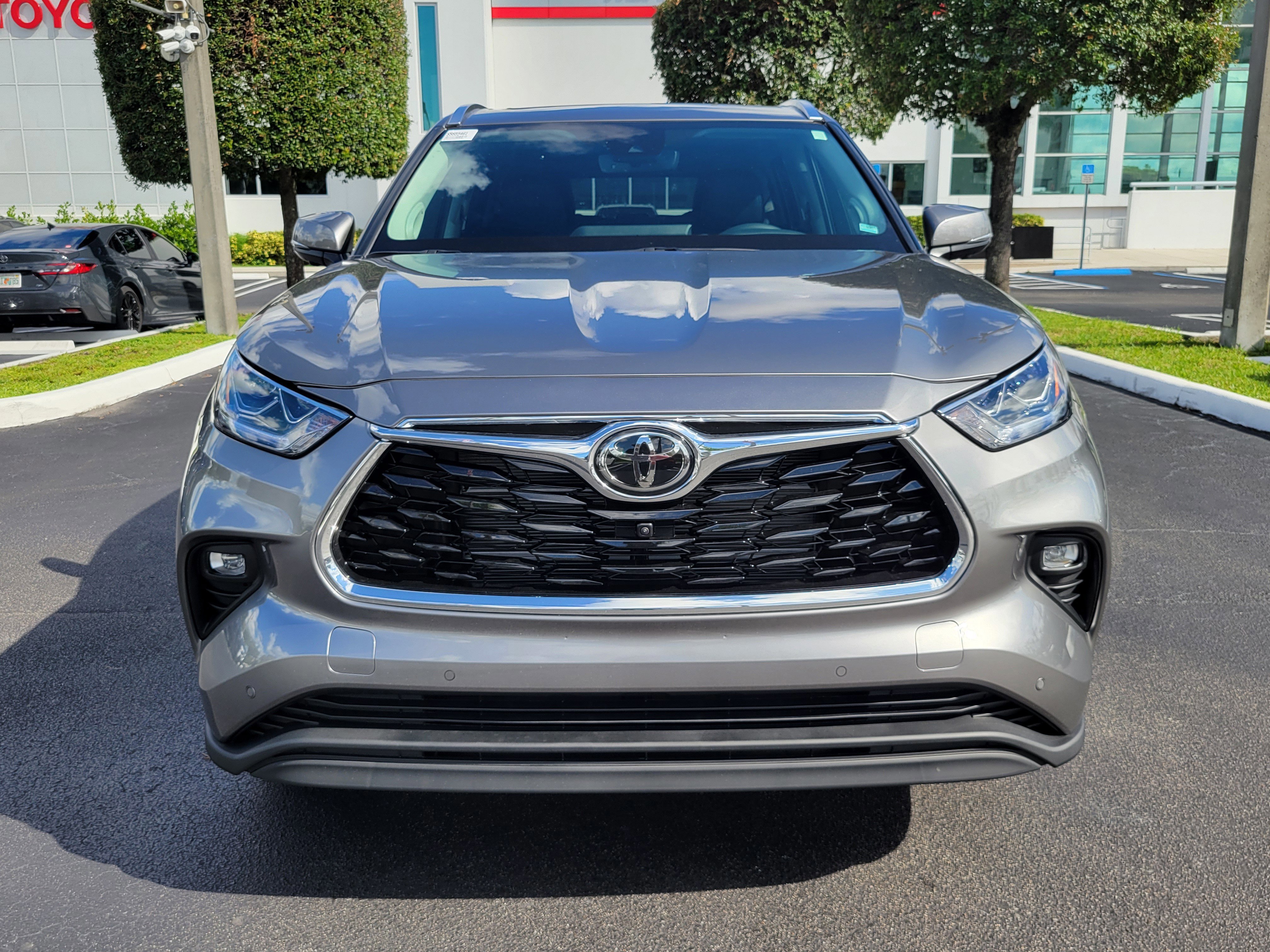 New 2026 Toyota Highlander Limited AWD/4WD image 4