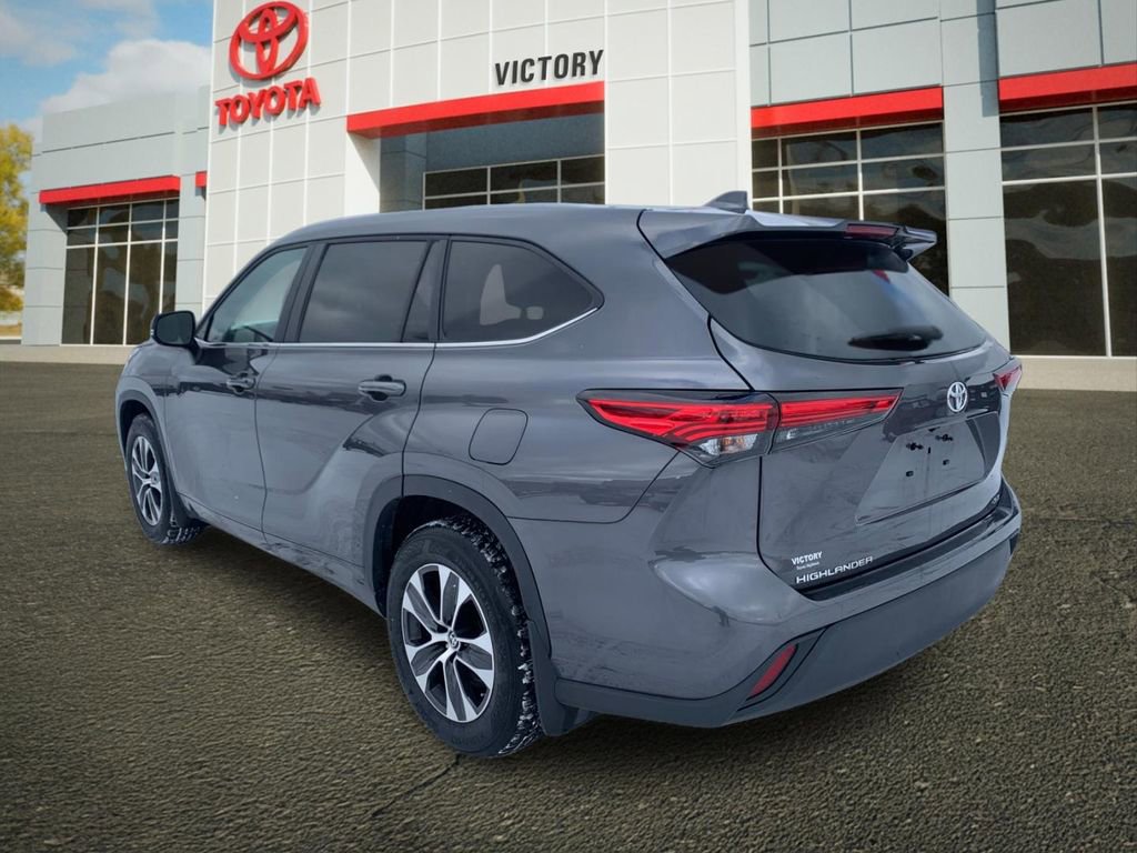 Used 2023 Toyota Highlander XLE image 5