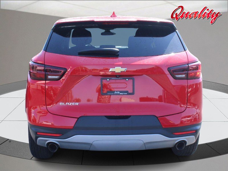 Used 2023 Chevrolet Blazer LT FWD image 4