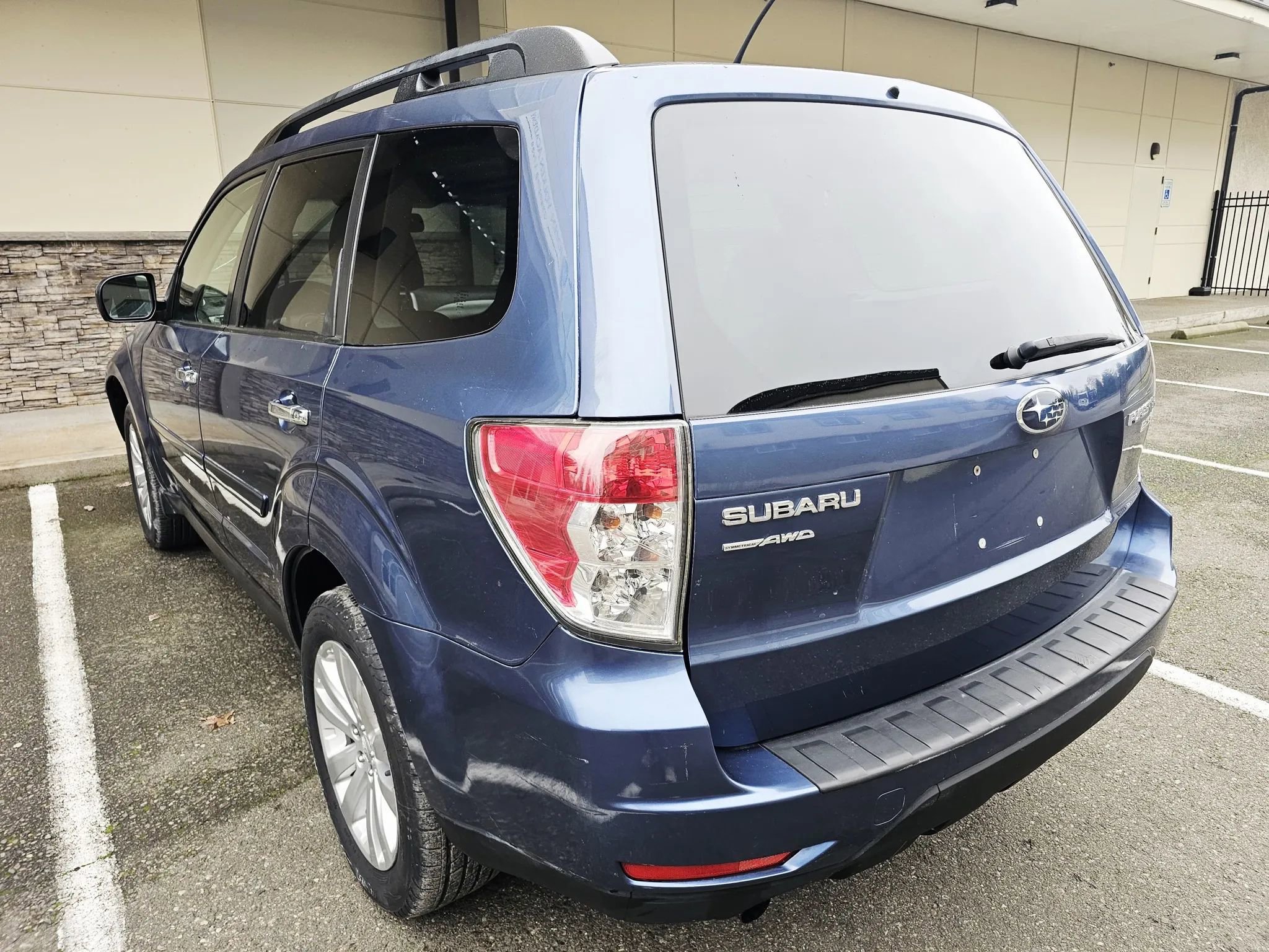 Used 2011 Subaru Forester 2.5X Premium w/ All-Weather Pkg AWD/4WD image 3
