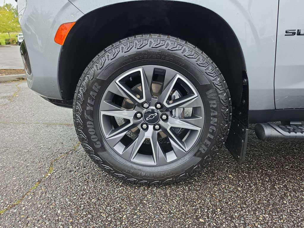 Certified 2024 Chevrolet Suburban Z71 w/ Luxury Package AWD/4WD image 40
