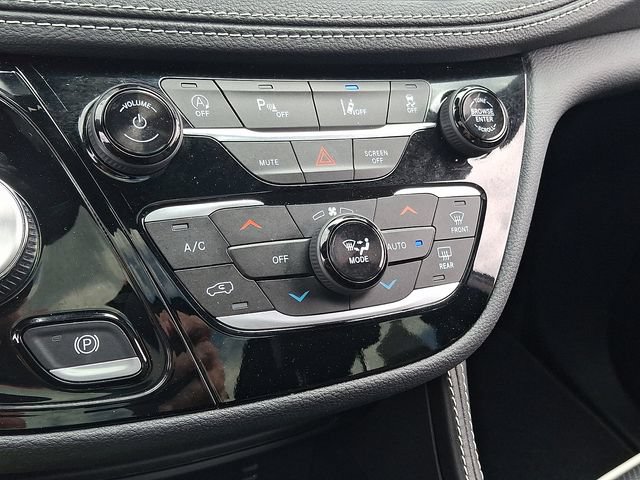 Used 2026 Chrysler Pacifica Limited w/ S Appearance Package FWD image 18
