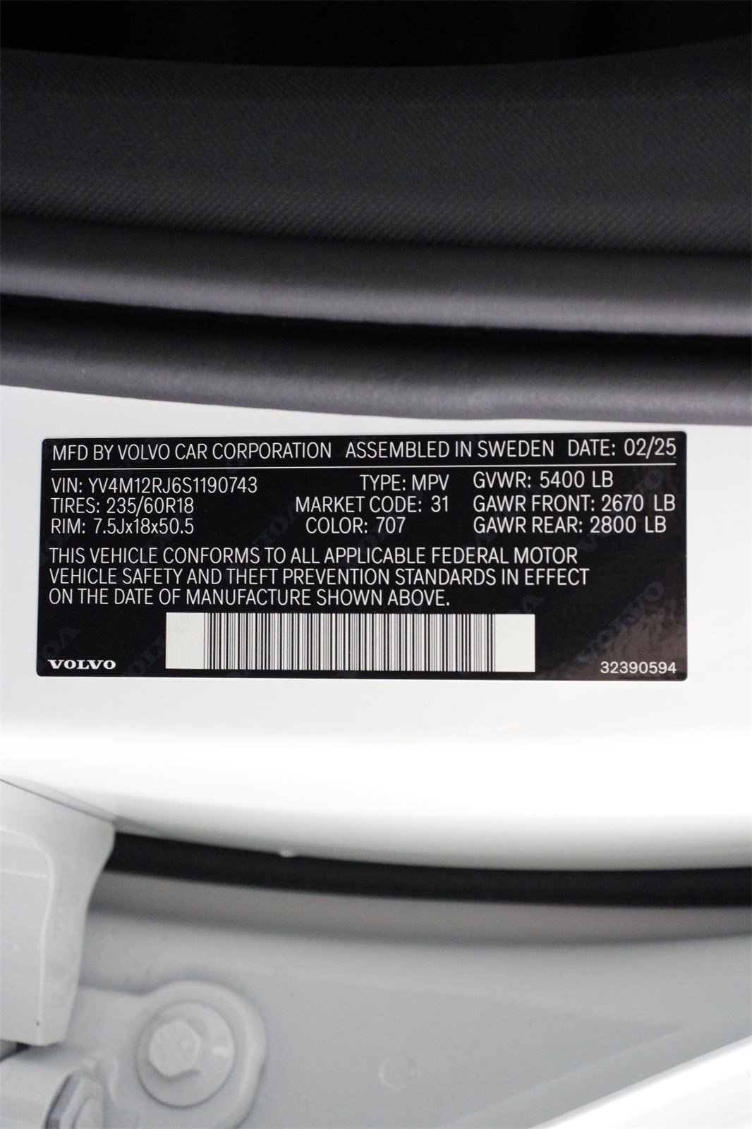 New 2025 Volvo XC60 B5 Core w/ Climate Package image 17