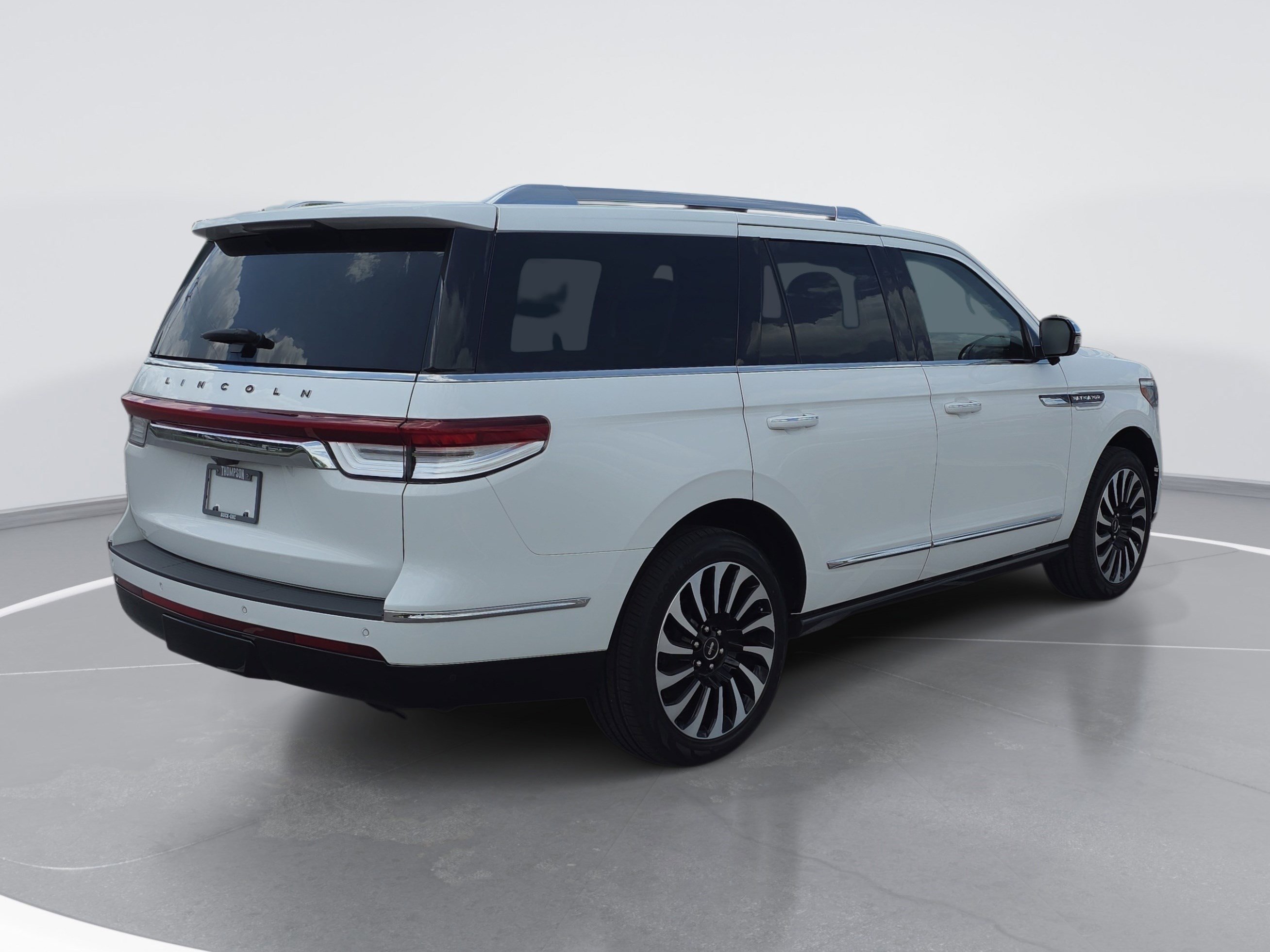 Used 2022 Lincoln Navigator Black Label AWD/4WD image 3