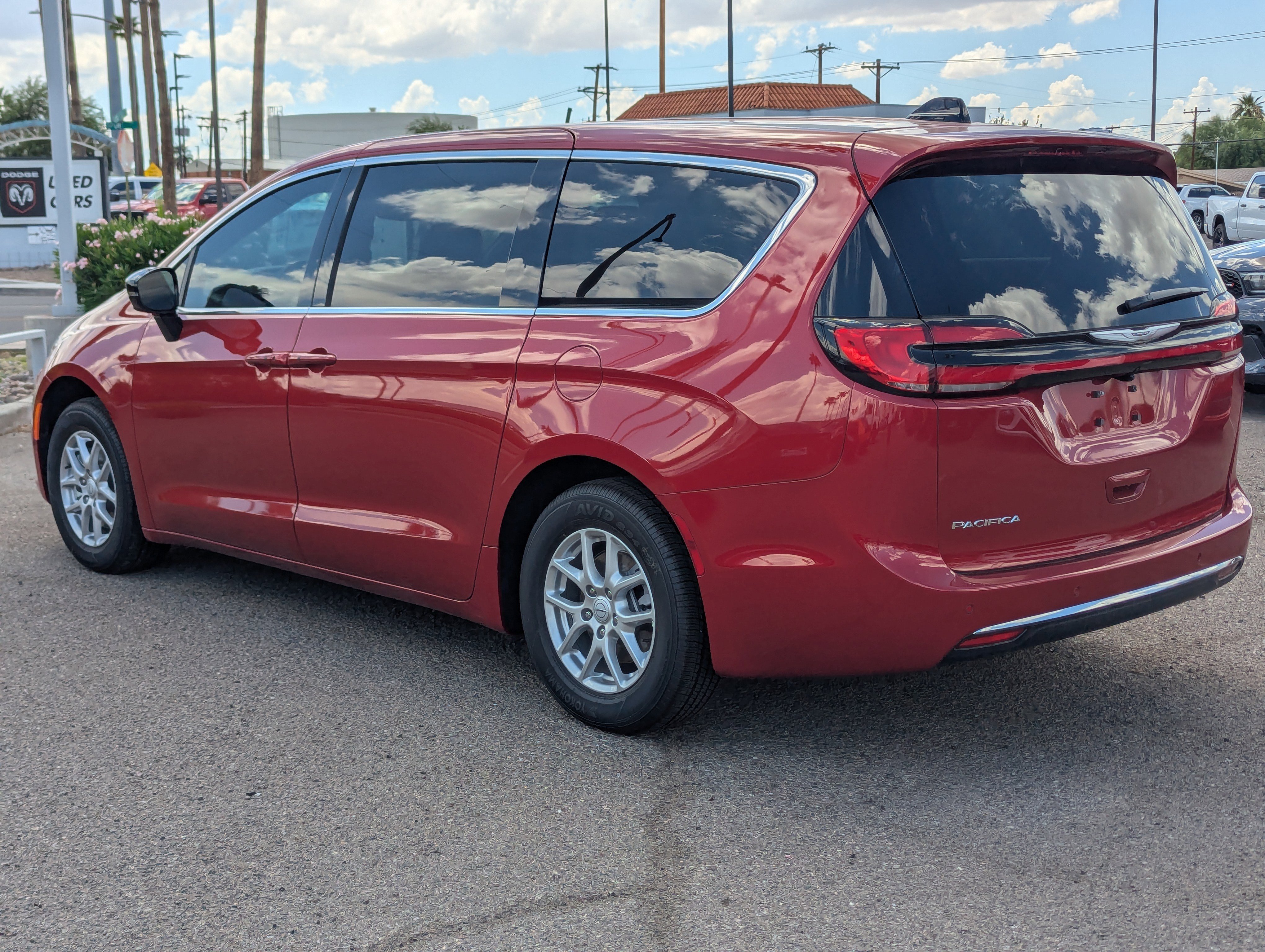 New 2026 Chrysler Pacifica Select image 4