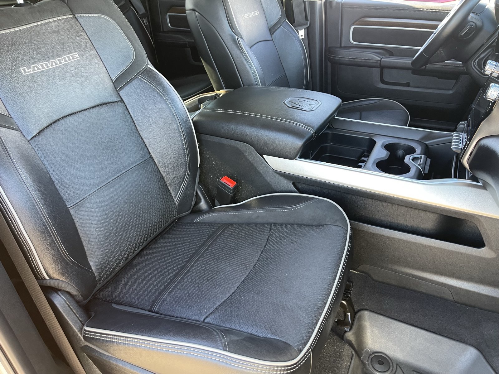 Used 2024 RAM 3500 Laramie AWD/4WD image 12