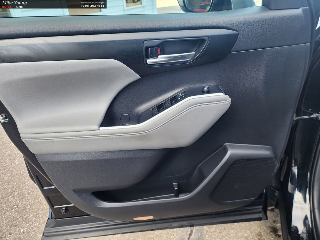 Used 2020 Toyota Highlander XLE image 27