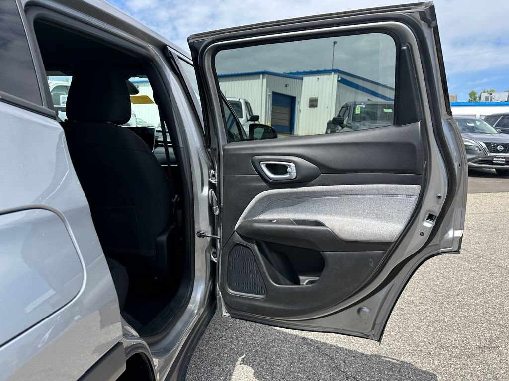 Used 2023 Jeep Compass Sport AWD/4WD image 17