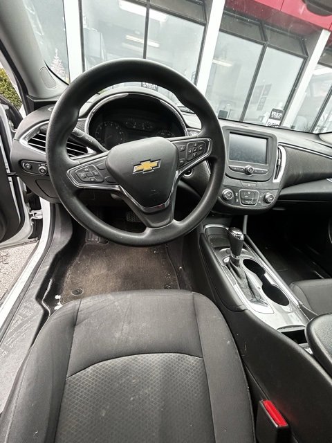 Used 2017 Chevrolet Malibu LT image 6