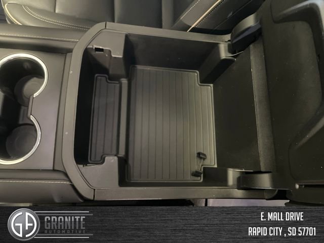 Used 2023 GMC Yukon SLT w/ SLT Luxury Package image 29