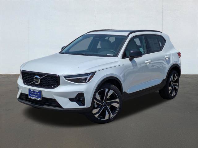 New 2026 Volvo XC40 B5 Ultra w/ Climate Package