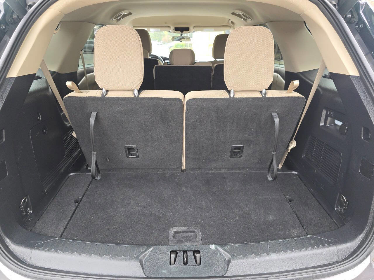 Used 2022 Ford Explorer XLT image 18