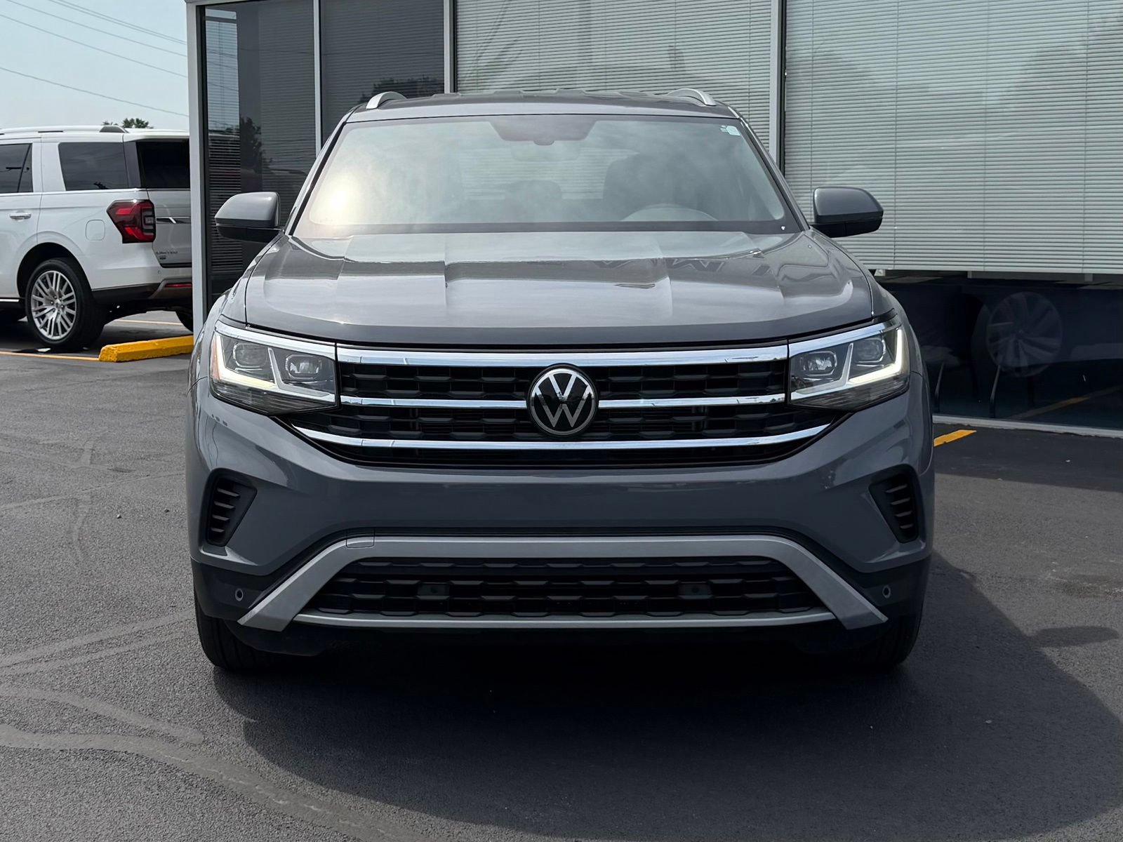 Used 2021 Volkswagen Atlas Cross Sport SE FWD image 2