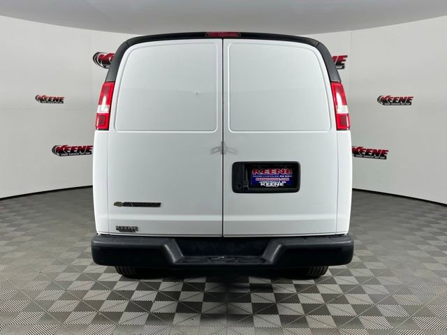 Used 2022 Chevrolet Express 3500 w/ Driver Convenience Package RWD image 8
