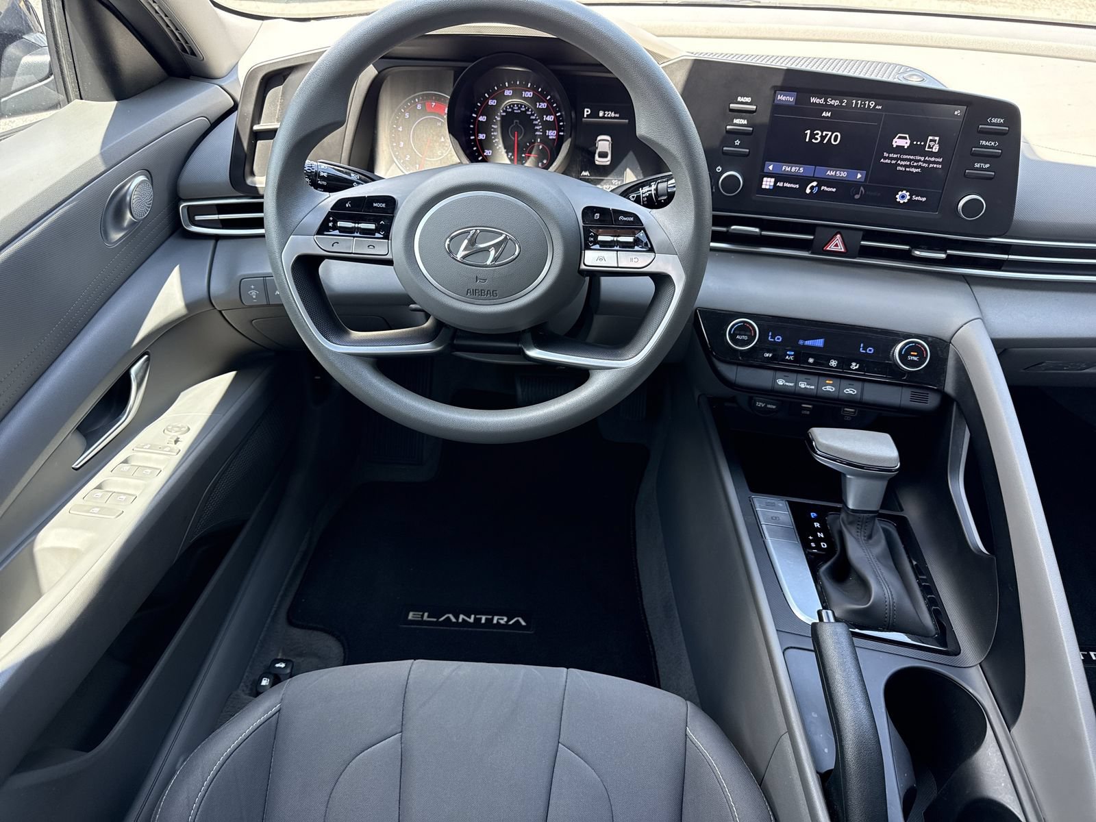 Used 2023 Hyundai Elantra SEL FWD image 11