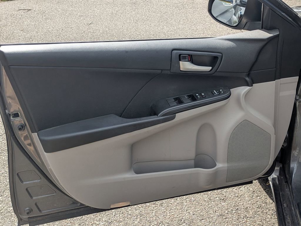 Used 2012 Toyota Camry LE image 8