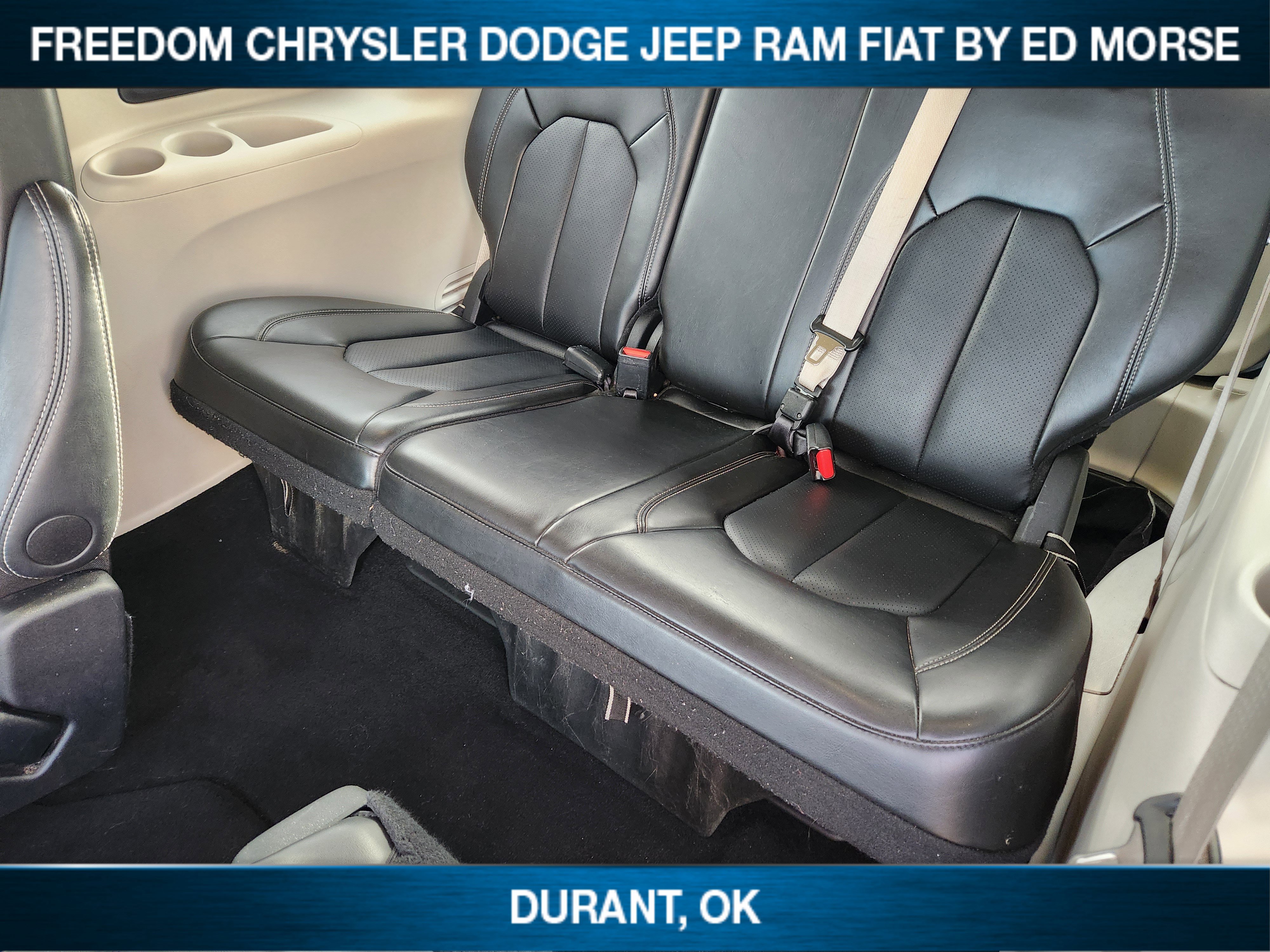 Used 2024 Chrysler Pacifica Touring-L image 23