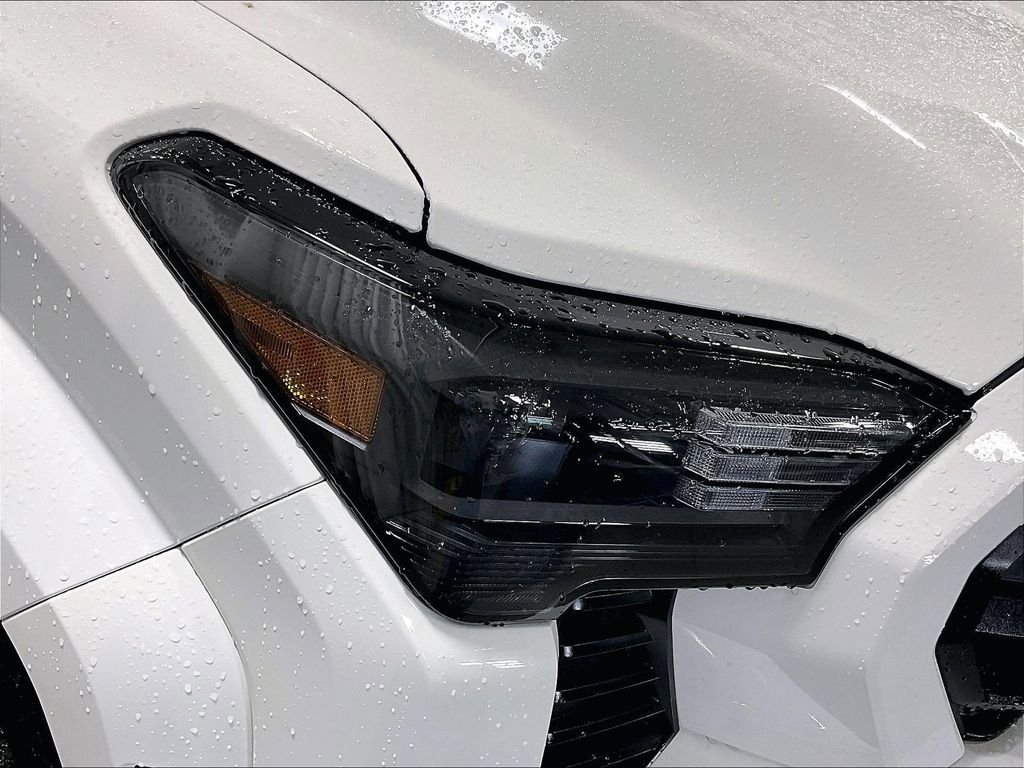 Used 2025 Toyota Tacoma SR5 AWD/4WD image 33